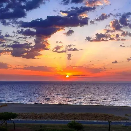 Comfortable With Terrace Near Sea Holiday home