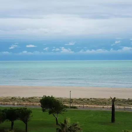 Comfortable With Terrace Near Sea *