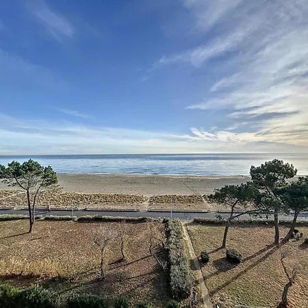Comfortable With Terrace Near Sea Holiday home *
